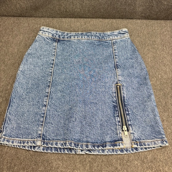 We The Free Dresses & Skirts - We The Free People Y2K Denim Jean Mini Skirt Zipper Faded Size 2 SM Light Wash